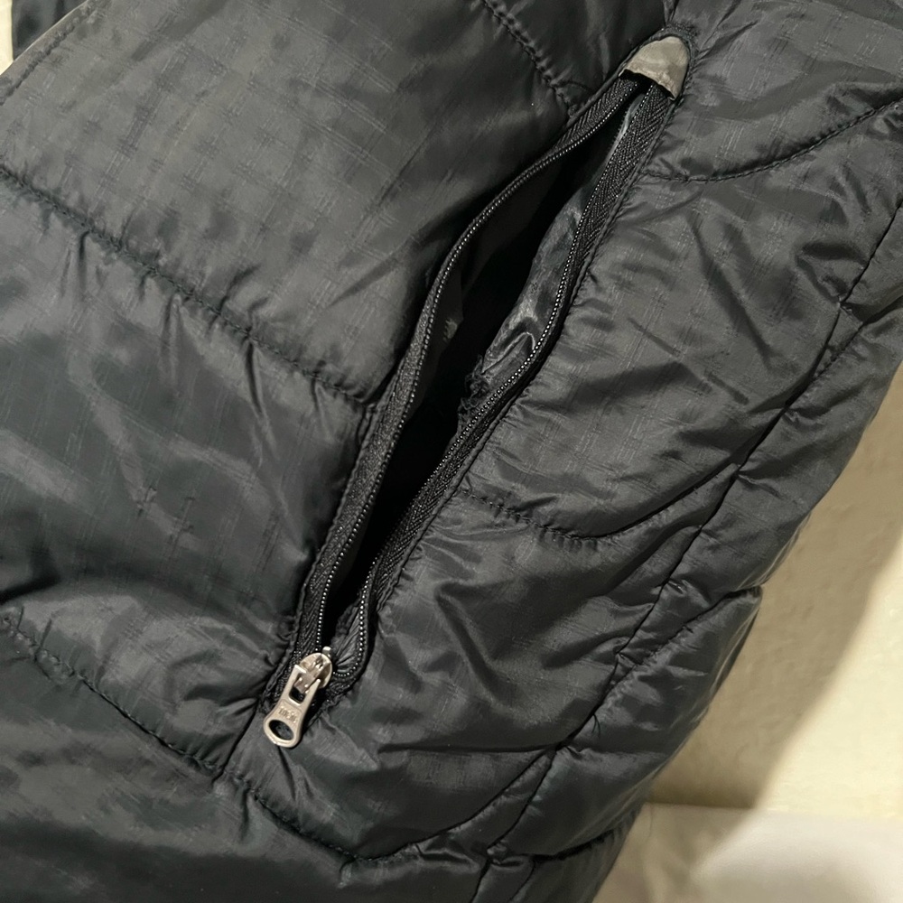 Oakley Men's Black Puffer Vest - Picture 6 of 6